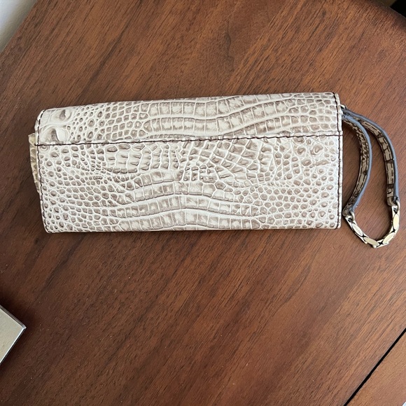 Calvin Klein Cream Wallet with Crocodile Texture - Picture 11 of 11